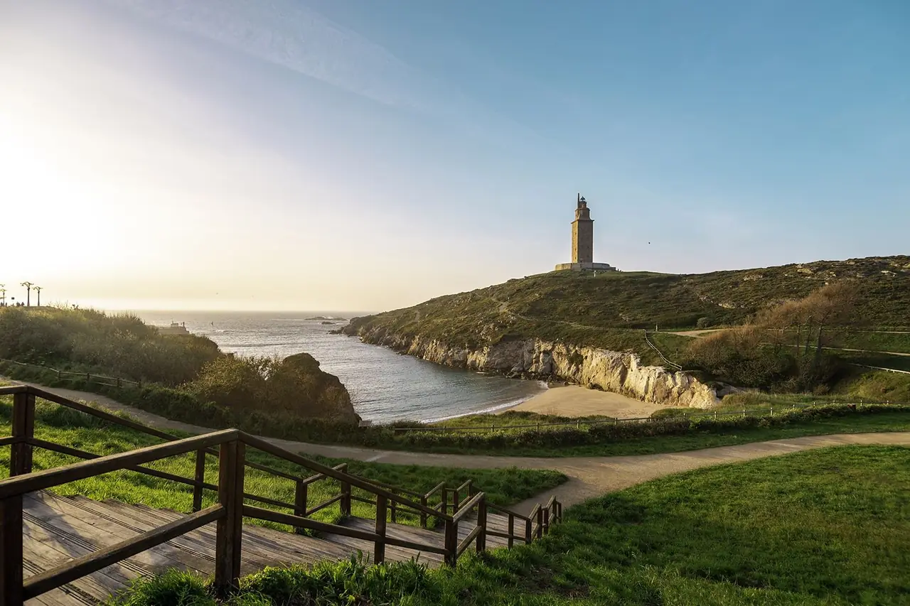 Torre de Hércules en A Coruña al atardecer